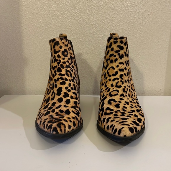 Steve Madden Jerry Leopard Chelsea Boots - Picture 4 of 9